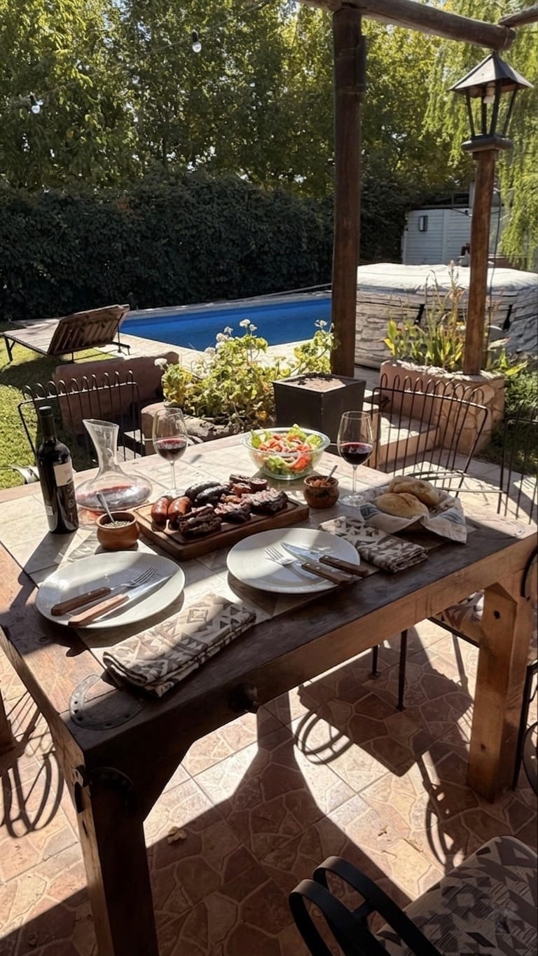 Quincho con parrilla y pileta