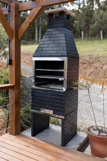 Mesa urbana preparada para compartir comida y fuego